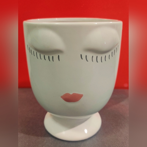 Succulent Air Plant Planter Cup Woman Eyelashes And lips Face Pot 3 1/2" - Picture 1 of 4